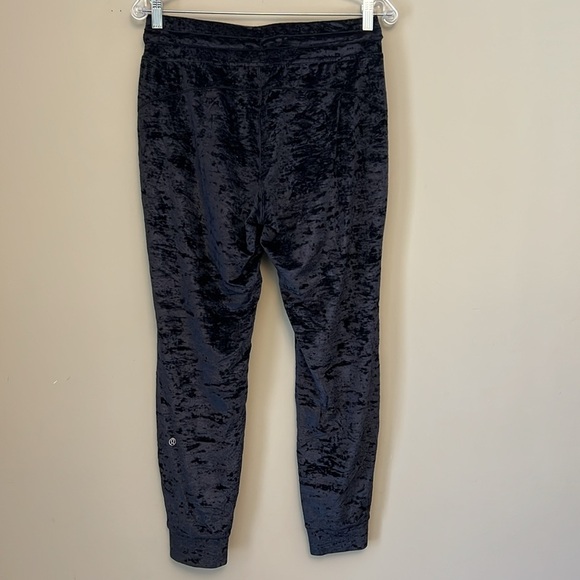 Lululemon Ready to Crush Jogger in Black size 8 - Picture 3 of 13